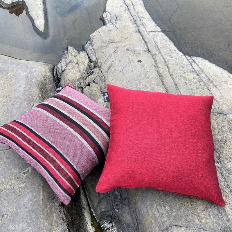 Tyynynp&auml;&auml;llinen 46x46 47L joulunpunaraita