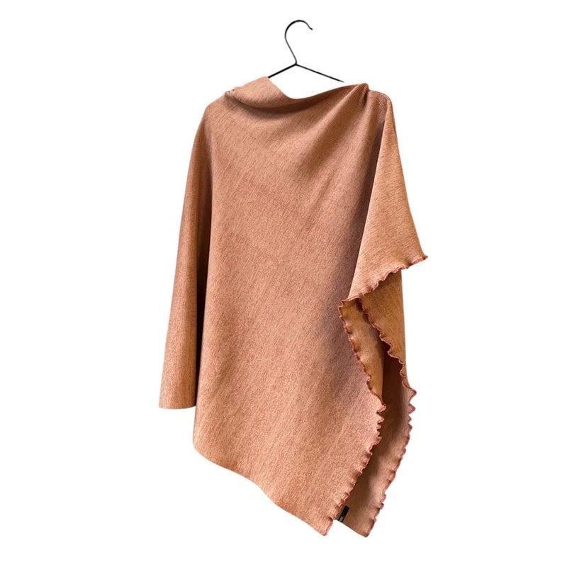 MAANANTAIKAPPALE Merinovilla Poncho, ruskea beige