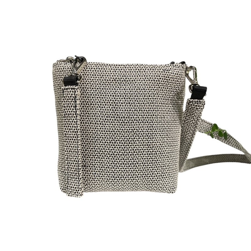 Pisa Design avaimenper&auml; ja laukkukoru k&auml;yt&ouml;ss&auml; valkea