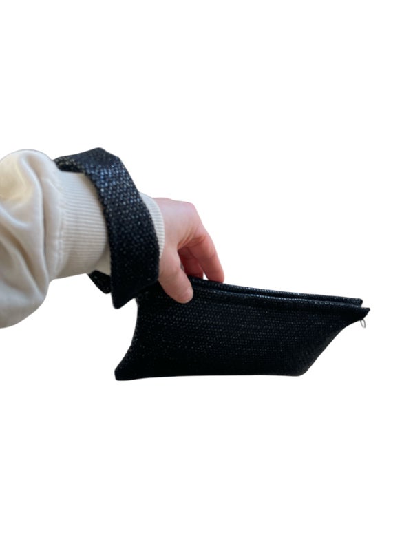 Pisa Design iltalaukku rannehihnalla musta