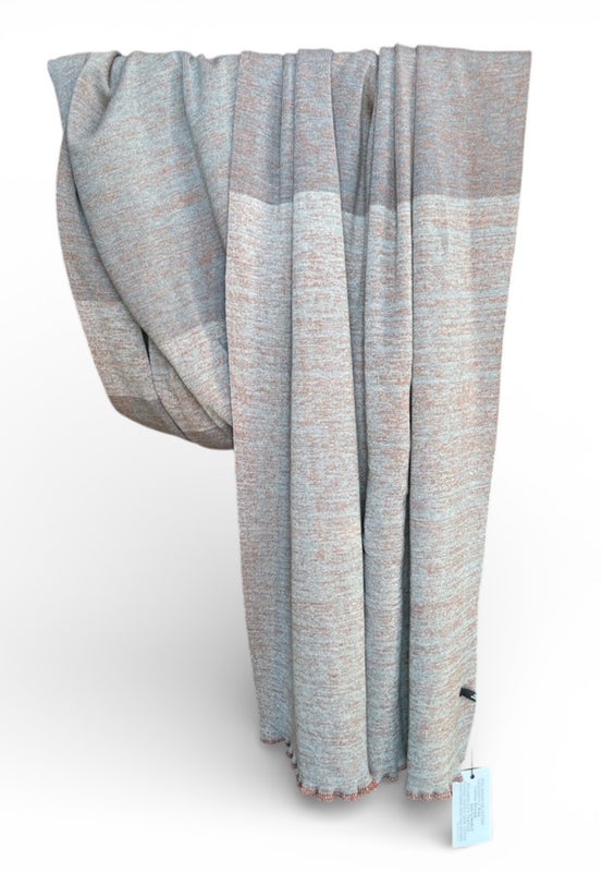 uniikki pitk&auml; merinovillahuivi harmaa raidallinen