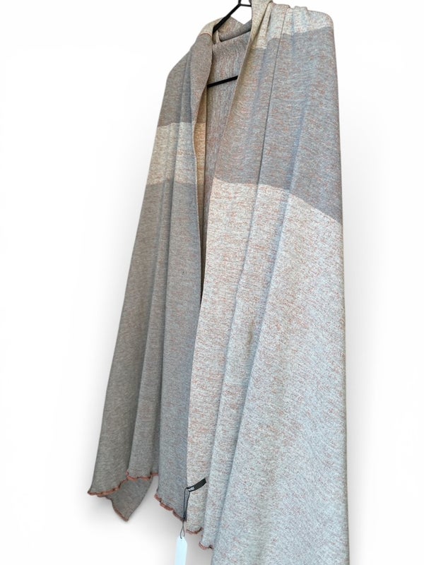 Pisa Design uniikki pitk&auml; merinovillahuivi harmaa raidallinen